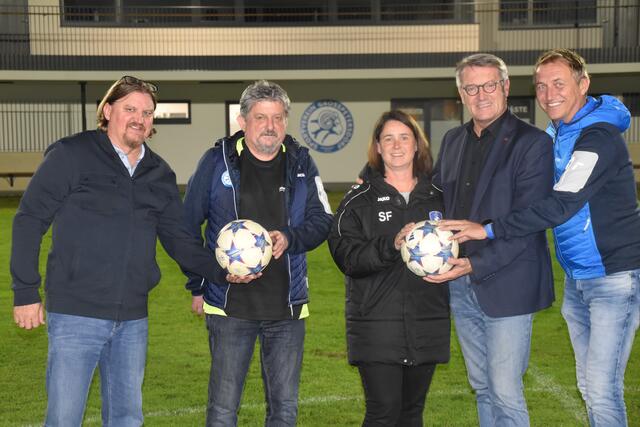 Die Vorfreude auf den Cup-Hit ist bei den Vereinsverantwortlichen groß: FC Südburgenland-Obmann Christian Marth, SV Großpetersdorf-Obmannstellvertreter Erich Kovacs, FC Südburgenland-Schriftführerin Simone Fazekas, SV Großpetersdorf-Präsident Alfred Kollar und SV Großpetersdorf-Obmann Harald Schneller | Foto: Michael Strini