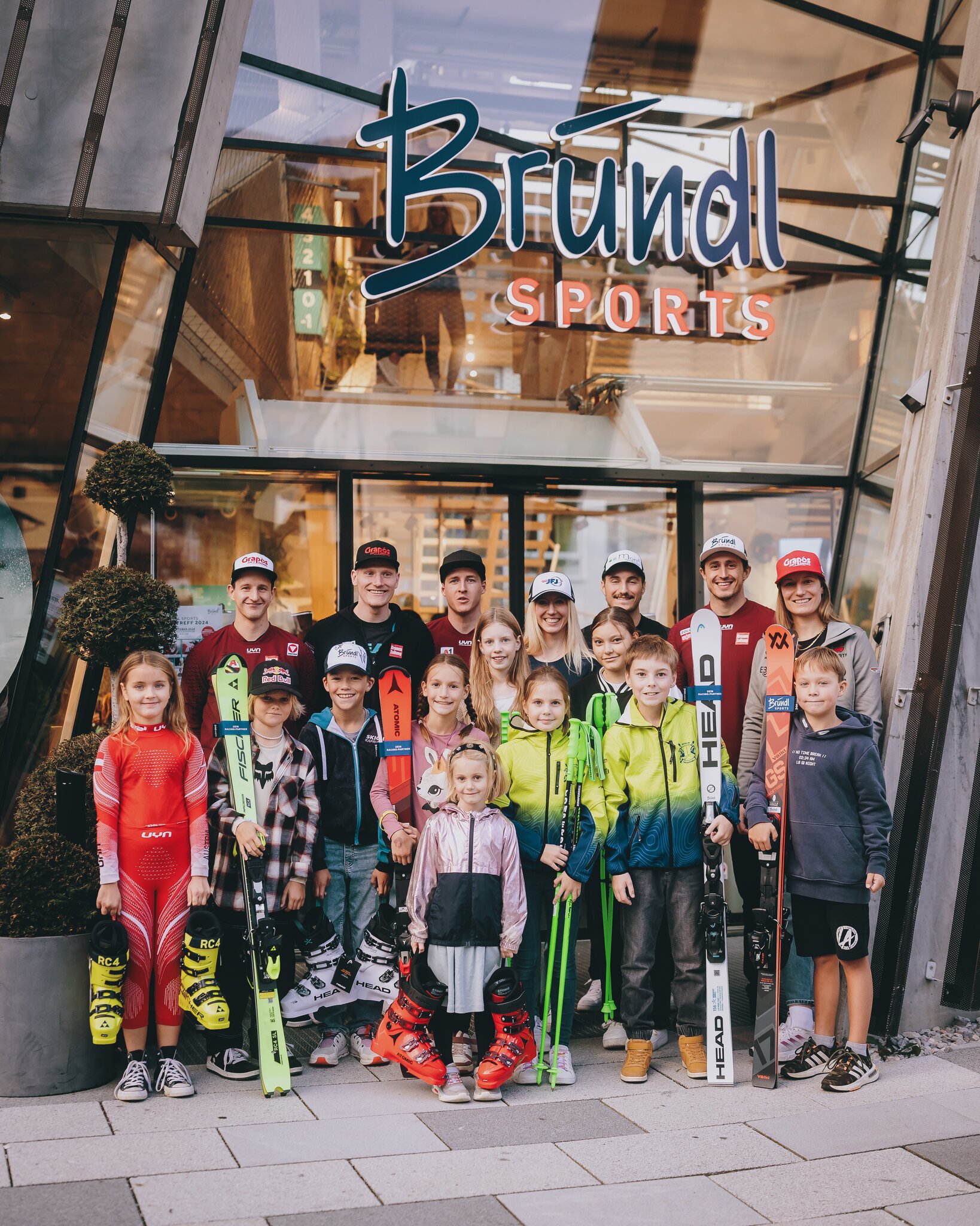 Skistars-hautnah-beim-Br-ndl-Sports-Startreff-erleben
