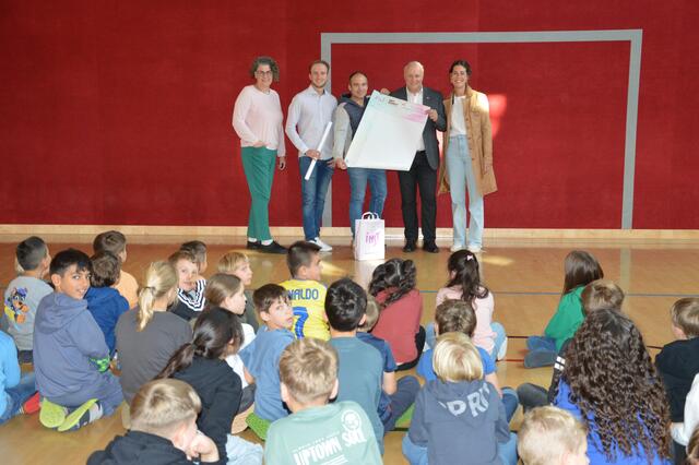 Die Auftaktveranstaltung von "Imst bewegt: Schulweg = Fußweg" fand am 8. Oktober in den vier Imster Volksschulen statt. | Foto: Stadtgemeinde Imst/Othmar Kolp