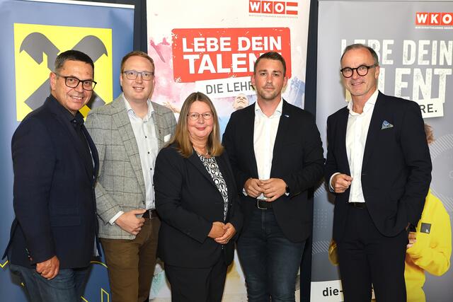 Gemeinsame Freude bei den Organisatoren: Hans Moser, Tobias Luger, Doris Aflenzer, Alexander Schauer und Christian Schönhuber. | Foto: Andreas Maringer