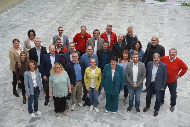 Zusammenarbeit und Miteinander wird in den regionalen Geschäftsstellen im Sprengel Niederösterreich Mitte (Krems, Tulln, St. Pölten, Lilienfeld) hoch geschrieben. Diesmal kamen sie im WIFI St. Pölten zusammen. | Foto: AMS NÖ