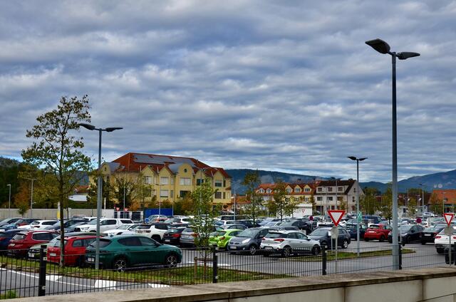 Parkplatz Landesklinikum Neunkirchen- Erste halbe Stunde gratis- 50 Cent für jede weitere angefangene Stunde | Foto: Elisabeth Peinsipp