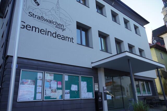 Das Gemeindeamt in Straßwalchen. | Foto: Emanuel Hasenauer