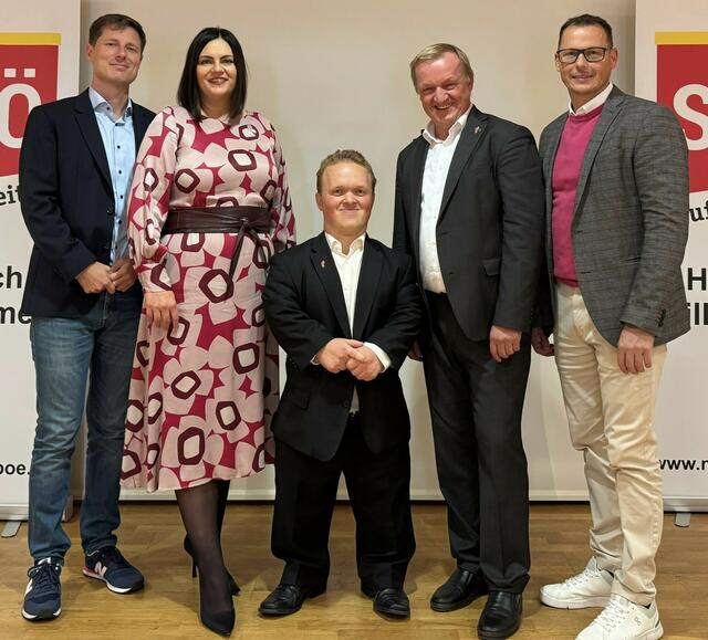 Tobias Lang (Stv. Ortsparteivorsitzender NEU), LH-Stv.in  Astrid Eisenkopf; Michael Posteiner (Ortsparteivorsitzender NEU); Bgm. Michael Lampel; Berend Tusch (Stv. Ortsparteivorsitzender NEU) bei der letzten Generalversammlung | Foto: SPÖ Neufeld