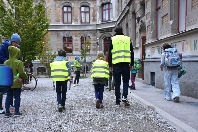 Ein Pedibus trifft in der Lutherschule ein. | Foto: BV18