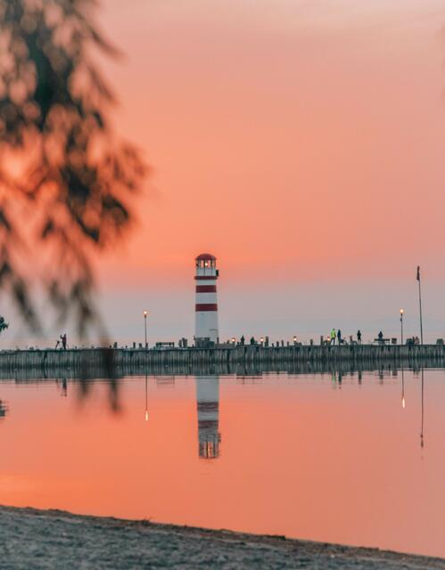 Markanter Akzent in der idyllischen Landschaft - der Leuchtturm in Podersdorf. | Foto: Eric van Ommen
