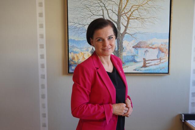 Bürgermeisterin Tanja Kreer sprach über aktuelle und zukünftige Projekte in Straßwalchen. | Foto: Emanuel Hasenauer