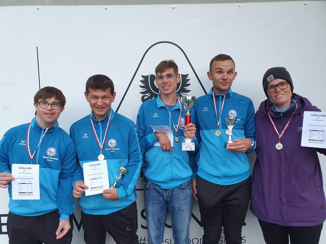 Sören Schneeweiss, Alexander Haissl, Daniel Stütz, Christian Thomsen und Liselotte Heiss (v.l.) freuten sich sichtlich über ihre tollen Ergebnisse. | Foto: Stütz