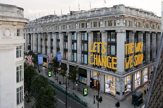 Die Signa Prime Selection AG hat ihre Anteile an der prestigeträchtigen britischen Warenhauskette Selfridge veräußert. | Foto: Matt Writtler 2020/Selfridge