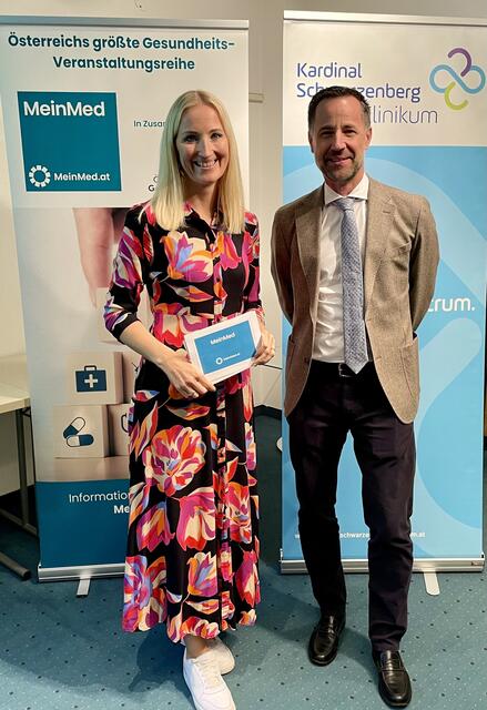 Moderatorin Angelika Pehab mit Primar Georg Pall. | Foto: meinmed