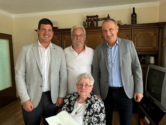 Agnes Pfaffl aus Münichsthal feierte ihren 90iger.  | Foto: Stadtgemeinde Wolkersdorf