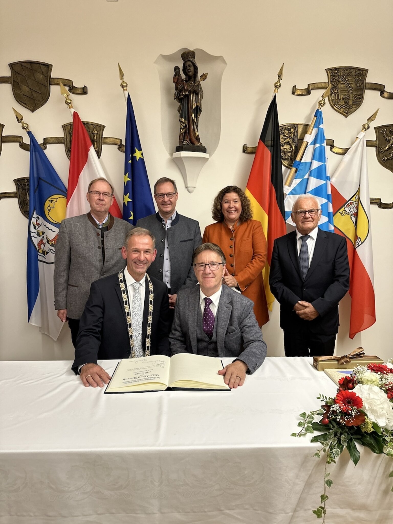 Die „wahrlich richtige Partnerschaft“: Mondseer besiegeln ...