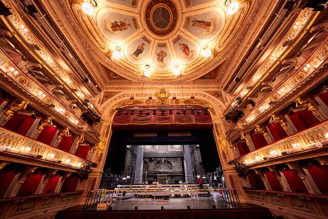 Das Theater an der Wien feiert heute, am 12. Oktober, seine Wiedereröffnung. In den vergangenen zwei Jahren wurde es rundum erneuert.  | Foto: Peter M. Mayr