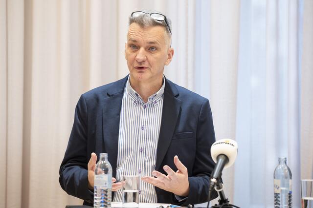 Machte sich selbst zur Zielscheibe: Manfred Eber.  | Foto: Stadt Graz/Fischer