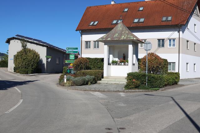 Am 9. Oktober ereignete sich ein Unfall in Hartkirchen. Glücklicherweise mussten die Einsatzkräfte nicht, wie zuerst angenommen, eine eingeklemmte Person befreien. | Foto: laumat/Matthias Lauber