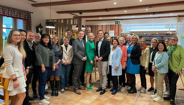 Bildungsdirektor Karl Frithum, LAbg.Bgm. Christoph Kaufmann mit Bildungsverantwortlichen aus dem Bezirk Tulln | Foto: Privat