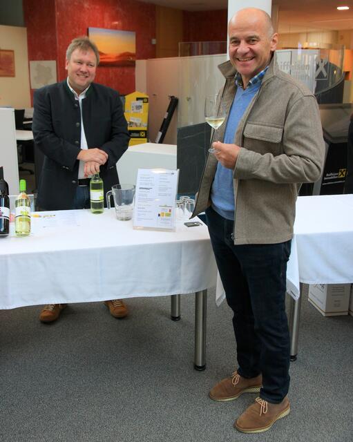 Hermann Doppelreiter beim Weinverkosten. | Foto: Sonja Weninger
