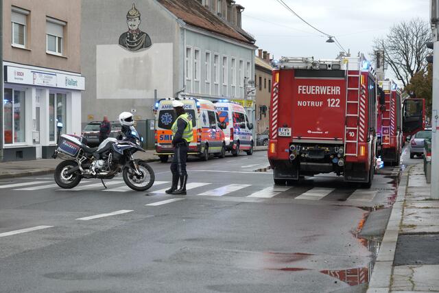Das Feuer griff von einem Balkon auf die Dachkonstruktion über. | Foto: Max Spitzauer/MeinBezirk