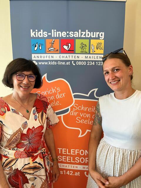 Klinische Psychologin und Psychotherapeutin Rita de Dominicis und „kids-line“-Leiterin Theresa Schimke erzählen von der täglichen Beratungstätigkeit in der Kinder- und Jugend-Krisenhotline. | Foto: EDS/Pernkopf
