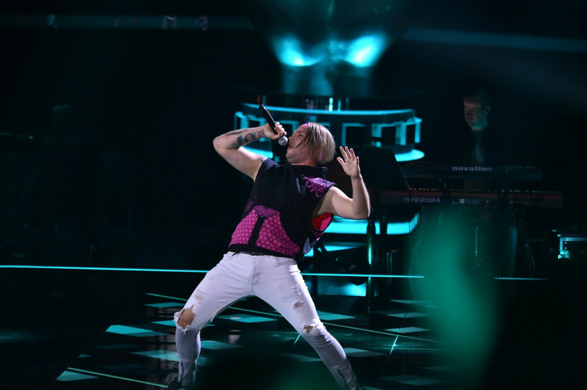 Chris-Chalmer-berrascht-die-Couches-mit-Metalcore-