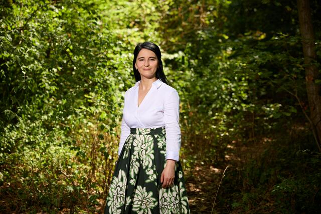 Ayfer Karapinar beschäftigt sich in ihrer Masterarbeit mit dem Thema der Vermittlung der Mensch-Umwelt-Beziehung durch die Lehrmethode des mehrsprachigen Unterrichts. | Foto: Johannes Hloch