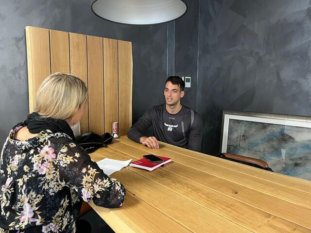 Nemo Krstic ist mit seiner Familie hier in Österreich - und sie wollen auch alle hier bleiben. | Foto: Sander