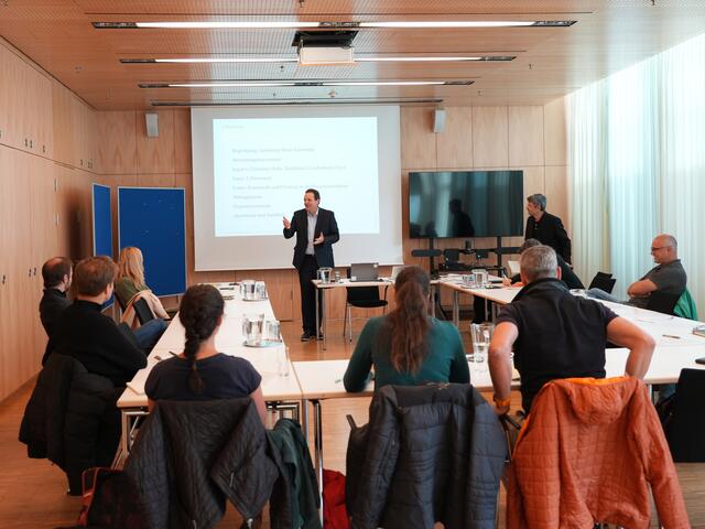 In einer Workshopreihe werden unter anderem Best-Practices ausgetauscht. | Foto: Land Tirol/Knabl