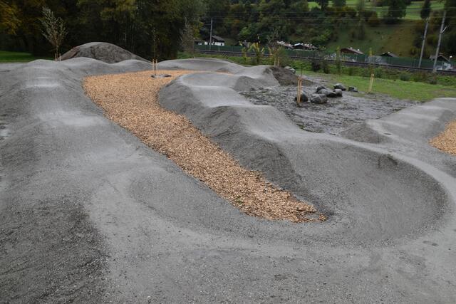 Am Rande des Fritzner Sportplatzes: Der neue Pumptrack wird ein Anziehungspunkt für Radfahrer. | Foto: Kendlbacher