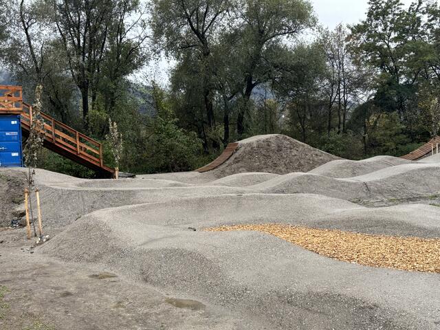Neuer Pumptrack in Baumkirchen: Ein Treffpunkt für Sportbegeisterte jeden Alters entsteht.