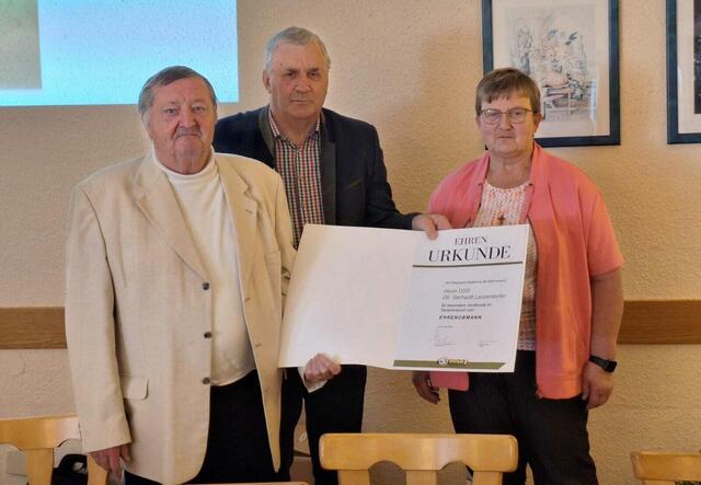 Gerhardt Lanzerstorfer wurde zum Ehrenobmann ernannt. | Foto: SB Haslach