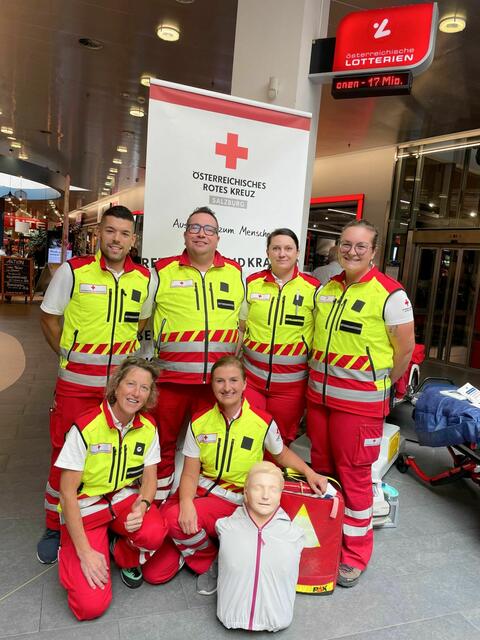 Das Team des Roten Kreuzes für das Erste-Hilfe-Training in Saalfelden.

  | Foto: Rotes Kreuz Salzburg