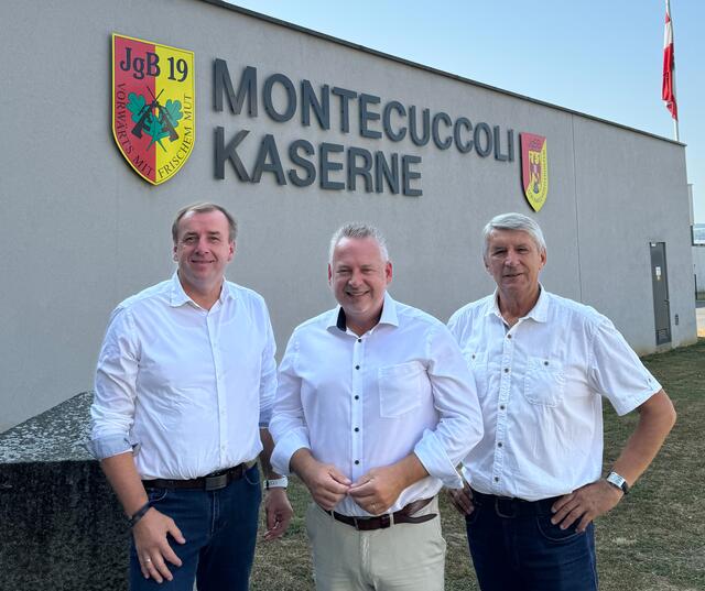 Die SPÖ-Vertreter NR-Abg. Christian Drobits, Jürgen Schabhüttl und Bgm. Vinzenz Knor fordern die Wiedereinrichtung einer eigenen Truppenküche in der Montecuccoli-Kaserne. | Foto: SPÖ