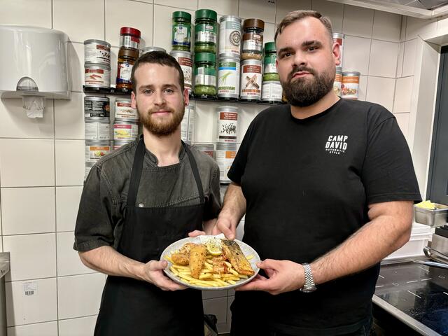 Chef-Koch Peter Rappersberger und Eigentümer von "Höfler am Fluss" Christopher Marik. | Foto: Plavec-Liska