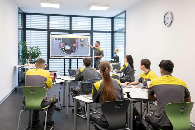 Auf einer E-Learning-Plattform haben die angehenden Techniker die Möglichkeit, virtuell und mithilfe von Gamification-Elementen Fehlerdiagnosen durchzuführen – eine essenzielle Fähigkeit für die Pannenhilfe.  | Foto: Öamtc
