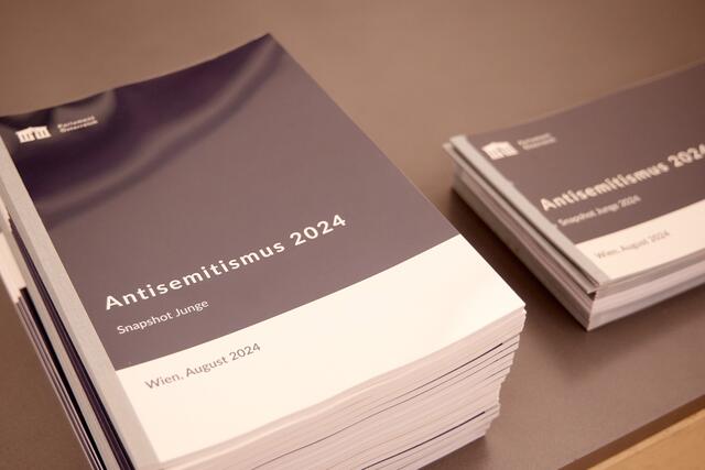Der Antisemitismus ist im Vergleich zu 2022 stabil geblieben, allerdings werden die Stimmen lauter und auch Verschwörungsmythen werden intensiver, so die Snapshot-Studie von IFES. | Foto: Parlamentsdirektion/Thomas Topf