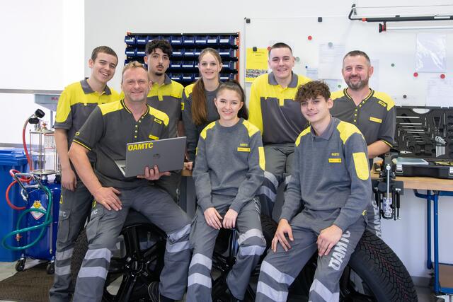 Die Öamtc-Lehrlinge erhalten im Schulungszentrum eine hochwertige Ausbildung als Kfz-Techniker – in der neuen Lehrwerkstatt wird geübt und ausprobiert.  | Foto: Öamtc
