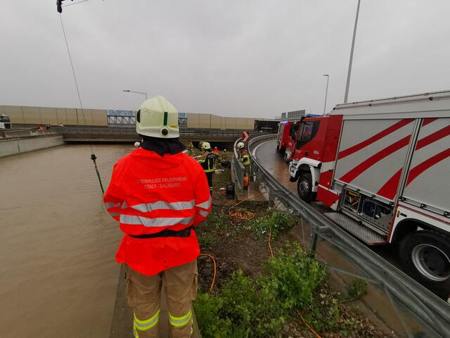 An der A2 bei Laxenburg | Foto: BFK Mödling/Seyfert