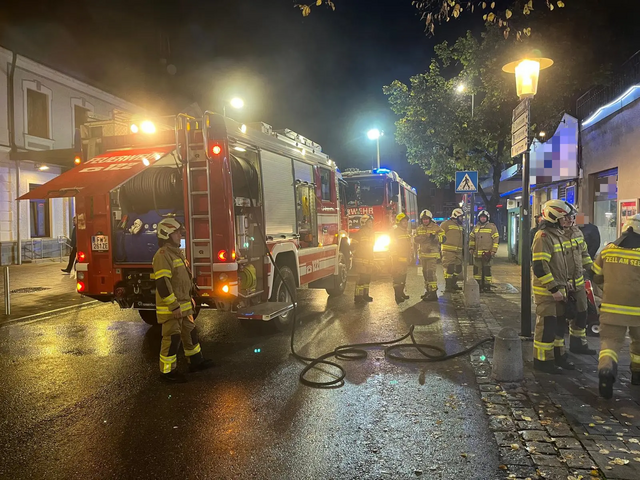Eine zufällig vorbeikommende Polizeistreife sowie das LAWZ alarmierten die Einsatzkräfte der Freiwilligen Feuerwehr Zell am See. | Foto: Freiwillige Feuerwehr Zell am See