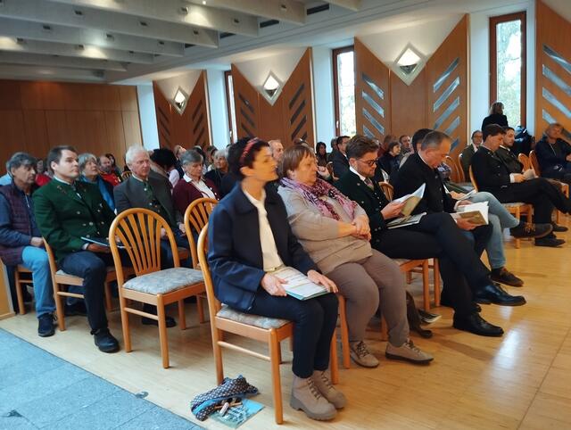 Interessiertes Publikum bei der Begrüßung und Einführung | Foto: Veronika Frank