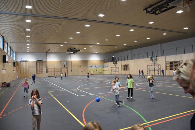 Dreifachturnhalle für die Schüler. | Foto: Alexandra Goll