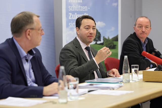 Gerald Neubacher (Leiter der Abteilung Naturschutz beim Land OÖ), Landeshauptmann-Stellvertreter Manfred Haimbuchner, Alexander Schuster (Gemeinsamer Ländervertreter).