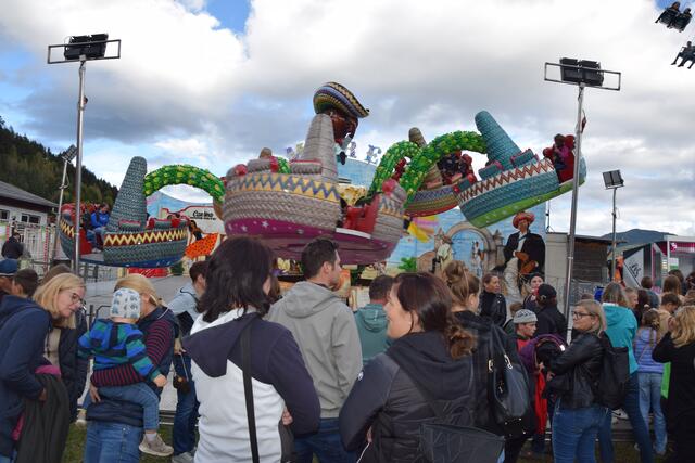 Großer Andrang im Vergnügungspark. | Foto: Verderber