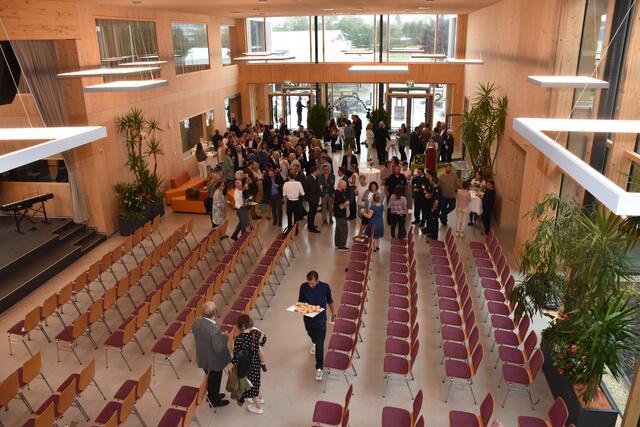 Gemeinsame Eröffnungsfeier in der großen Aula. | Foto: Alexandra Goll