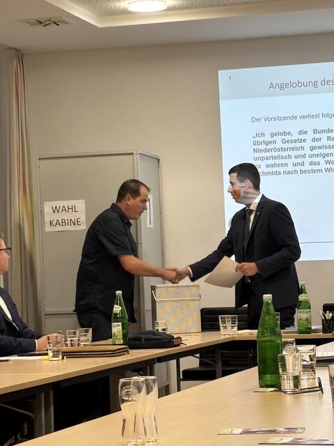 Michael Fahn Neuwahlen in Sitzendorf: Florian Hinteregger ist neuer Bürgermeister ...