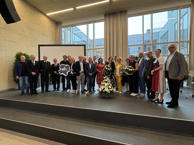 Gemeinsame Feier bei der Eröffnung in der großen Aula. | Foto: Alexandra Goll