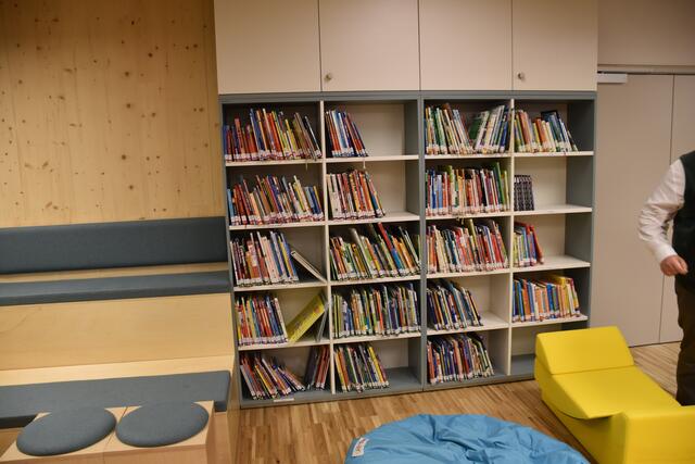 Gemütliche Bibiliothek in der Schule. | Foto: Alexandra Goll