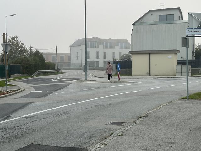 An der ersten Kreuzung, nur unweit der alten Busstation, fehlt es zusätzlich an einem Zebrastreifen. | Foto: Alexander Paulus