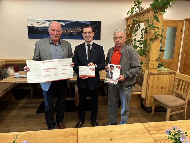 Präsentierten die aktuelle SPÖ-Fragebogenaktion: Berthold Strobl, Stefan Hofer und Erich Dotter. | Foto: Kern