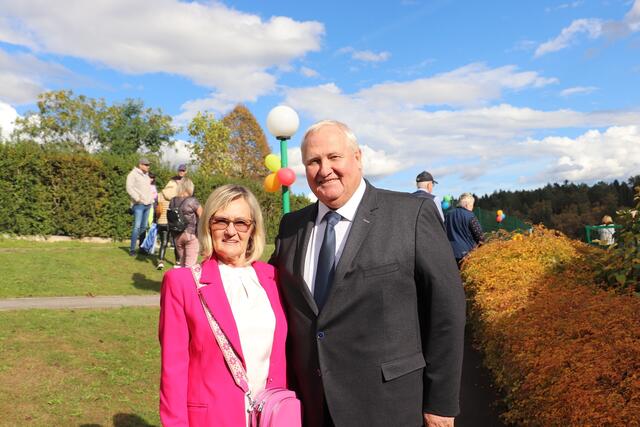 Bgm. a.D. Toni Weber (im Bild mit Gattin Anneliese) legte seinerzeit den Grundstein für den Kindergarten Dobl. | Foto: Edith Ertl