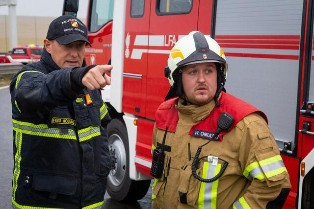 Bezirksfeuerwehrkommandant Michael Bruckmüller im Einsatz. | Foto: BFK Mödling/Seyfert